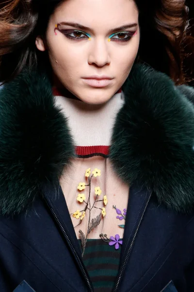 Look 3